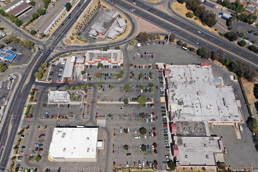2001-2111 Solano Ave, Vallejo, CA à louer - Photo de l’immeuble – Image 3 sur 8
