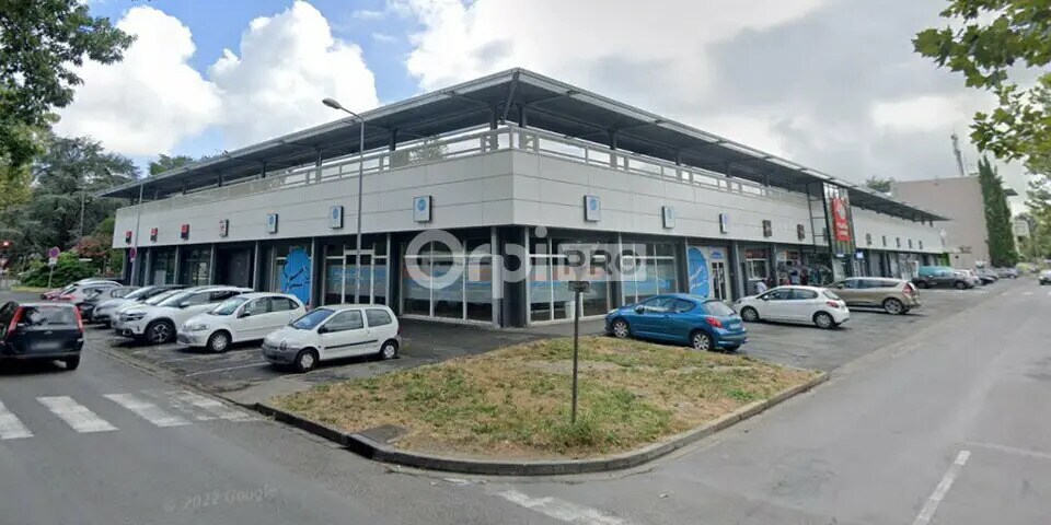 Local commercial dans Pau à louer - Photo de l’immeuble – Image 1 sur 3