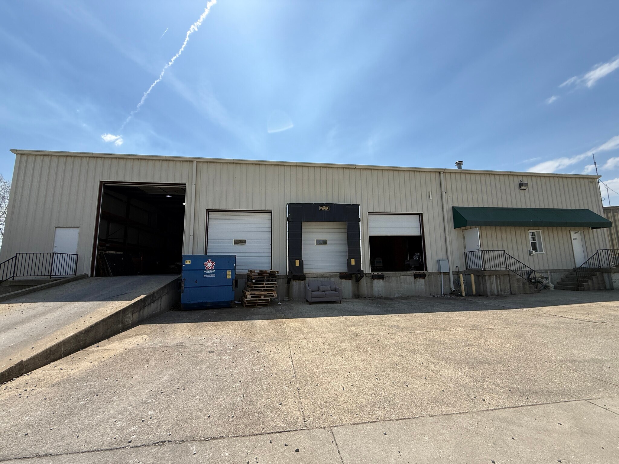 375 Beech Grove Rd, Shepherdsville, KY à louer Photo principale– Image 1 sur 7