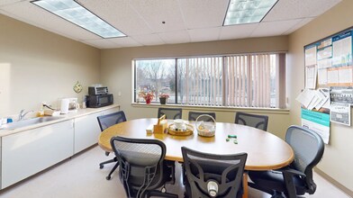 2080 Silas Deane Hwy, Rocky Hill, CT à louer Photo intérieure– Image 2 sur 3