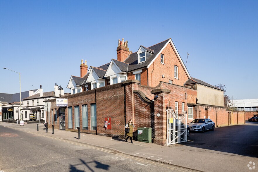 19 High St, Ascot à louer - Photo de l’immeuble – Image 2 sur 2