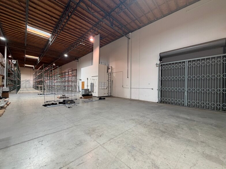 28720 Witherspoon Pky, Valencia, CA à louer - Photo intérieure – Image 2 sur 8