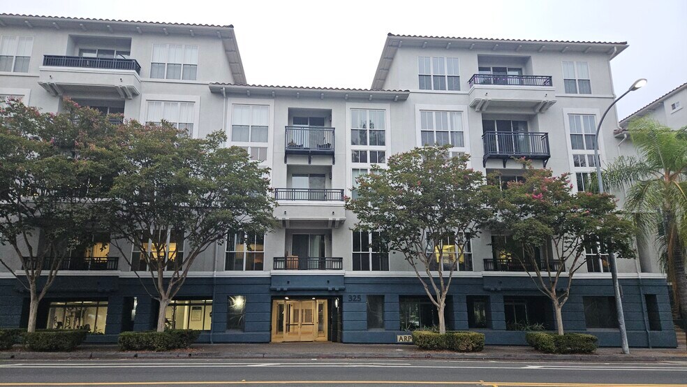 325 E Cordova St, Pasadena, CA à louer - Photo de l’immeuble – Image 2 sur 3