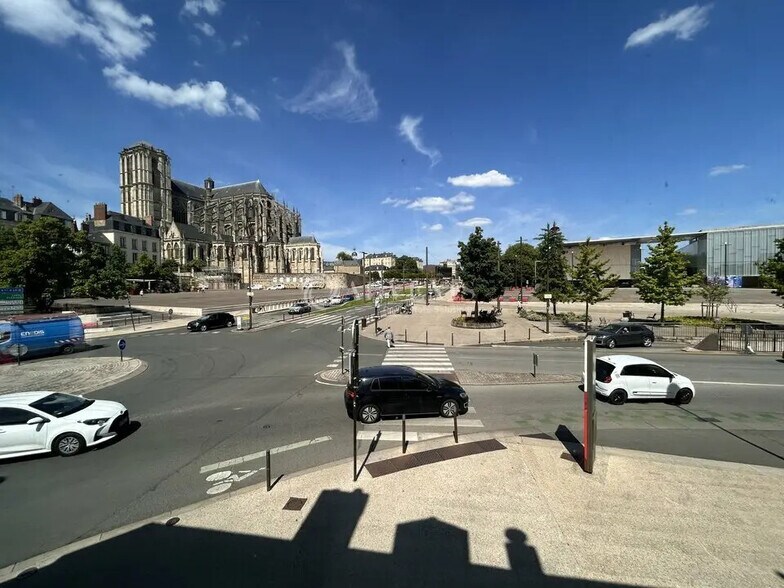Bureau dans Le Mans à louer - Photo de l’immeuble – Image 3 sur 6