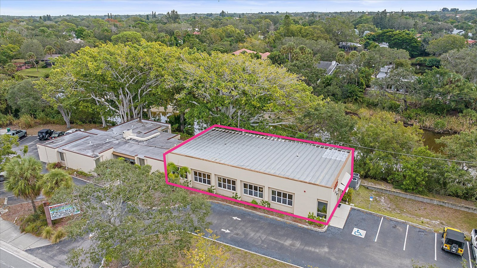 3205 Southgate Cir, Sarasota, FL à vendre - Photo de l’immeuble – Image 3 sur 19