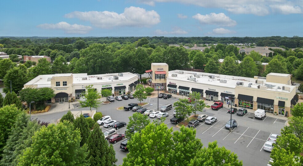 9810-9848 Gilead Rd, Huntersville, NC à louer - Aérien – Image 2 sur 11