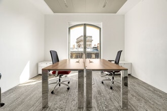 9 Rue De Presbourg, Paris à louer Photo intérieure– Image 2 sur 13