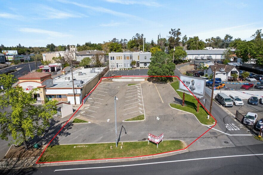 10011 Fair Oaks Blvd, Fair Oaks, CA à vendre - Photo principale – Image 1 sur 7