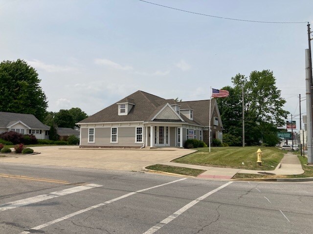 1356 E Wabash St, Frankfort, IN à louer - Photo de l’immeuble – Image 1 sur 3