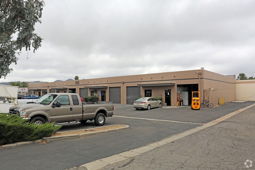 935 Bailey Ct, San Marcos, CA à louer - Photo de l’immeuble – Image 1 sur 9