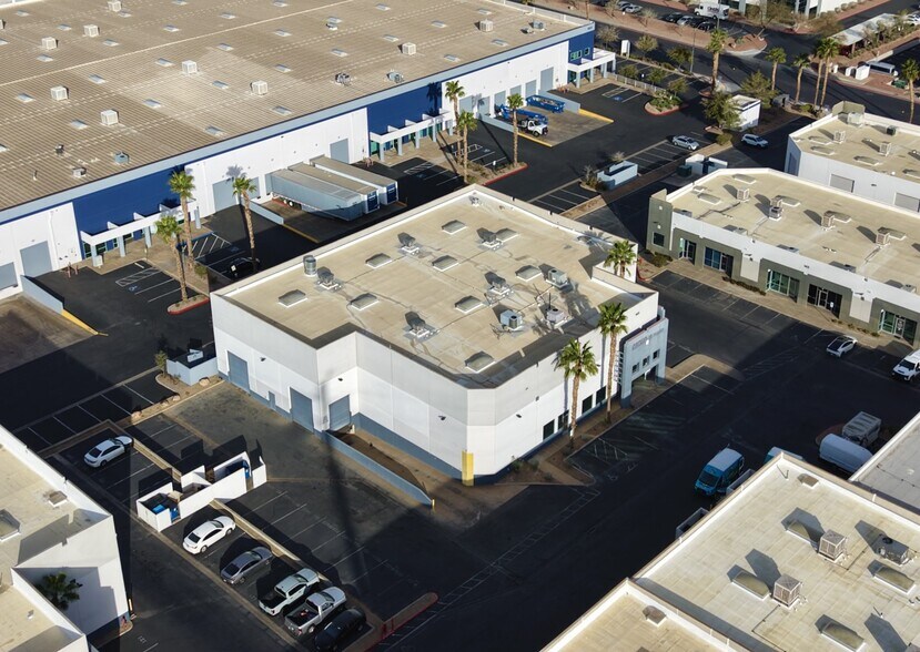 141 N Gibson Rd, Henderson, NV à vendre - Photo de l’immeuble – Image 2 sur 5