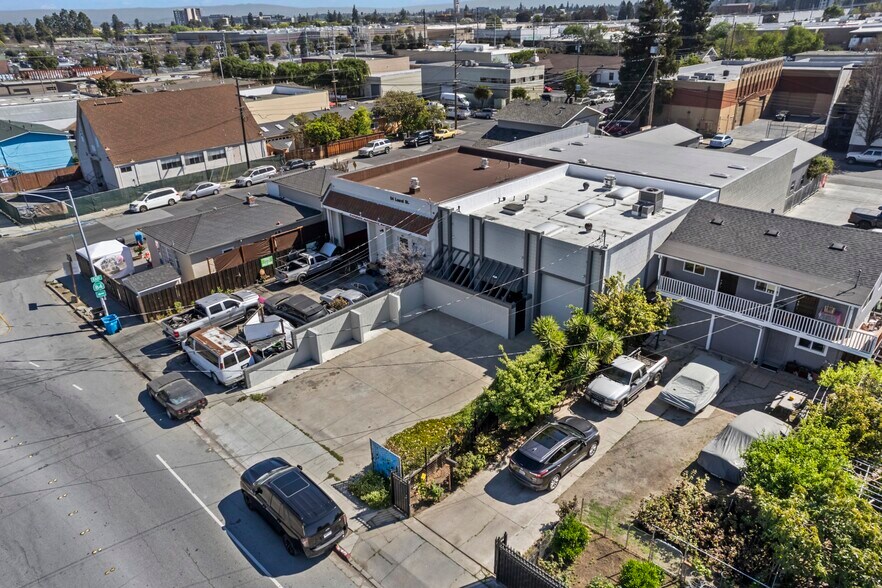 48 Laurel St, Redwood City, CA à vendre - Photo de l’immeuble – Image 3 sur 19
