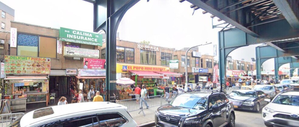 8822 Roosevelt Ave, Jackson Heights, NY à vendre - Photo de l’immeuble – Image 3 sur 6