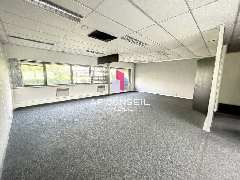 Bureau dans Plaisir à vendre - Photo intérieure – Image 3 sur 4