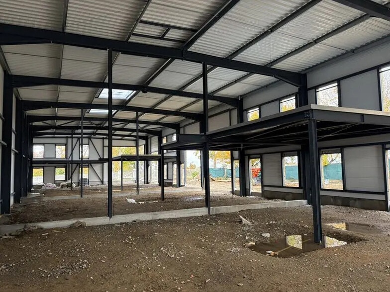 Bureau dans Lissieu à louer - Photo de l’immeuble – Image 2 sur 11