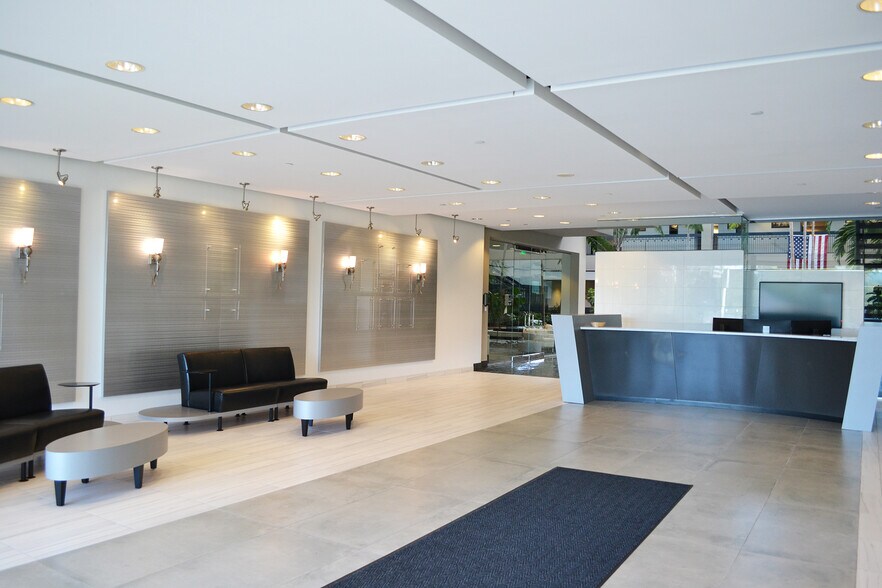 560 Carillon Pky, Saint Petersburg, FL à louer - Photo de l’immeuble – Image 2 sur 9