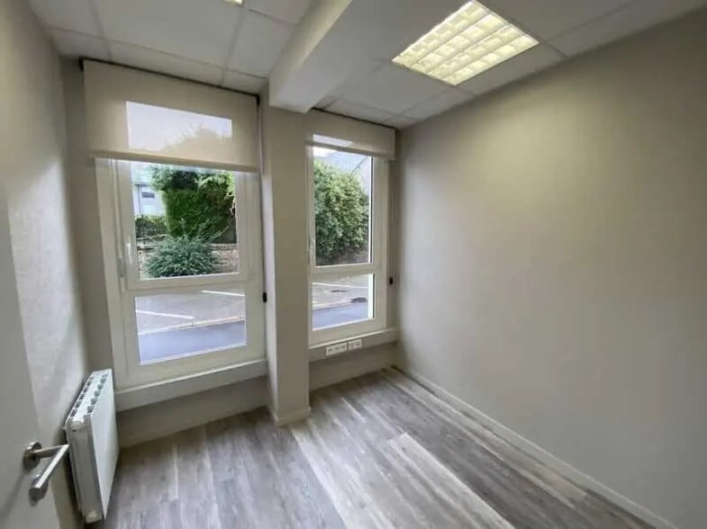 Bureau dans Bihorel à louer - Photo de l’immeuble – Image 3 sur 3