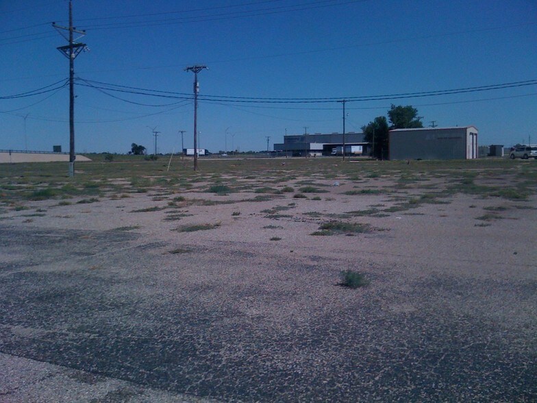 2000 N University Ave, Lubbock, TX à louer - Photo de l’immeuble – Image 2 sur 3
