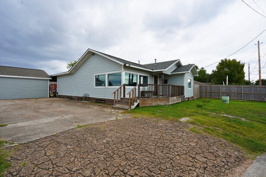 2106 Antoine Dr, Houston, TX à vendre - Photo de l’immeuble – Image 3 sur 15