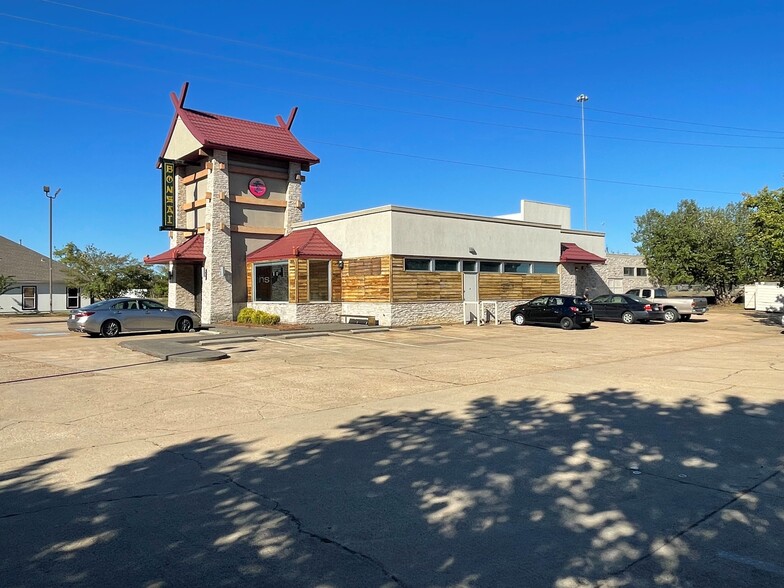 102 Clinton Center Dr, Clinton, MS à vendre - Photo de l’immeuble – Image 1 sur 75