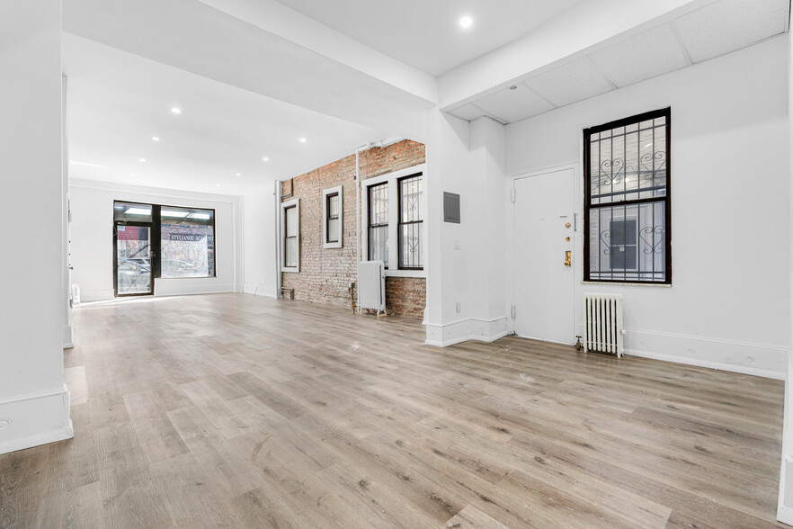 2352 31st St, Astoria, NY à louer - Photo de l’immeuble – Image 3 sur 10