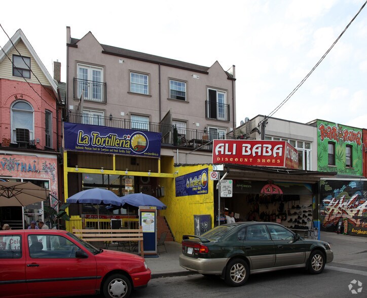 196-200 Augusta Ave, Toronto, ON à louer - Photo de l’immeuble – Image 2 sur 2