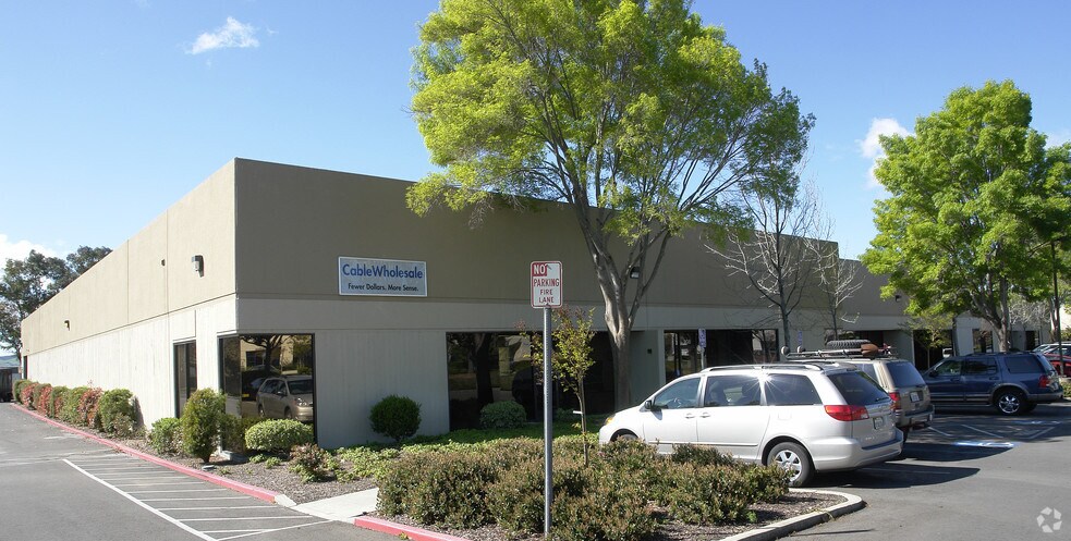240 Lindbergh Ave, Livermore, CA à louer - Photo de l’immeuble – Image 3 sur 3