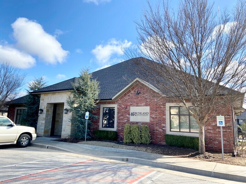 917 Cedar Lake Blvd, Oklahoma City, OK à louer - Photo de l’immeuble – Image 3 sur 7