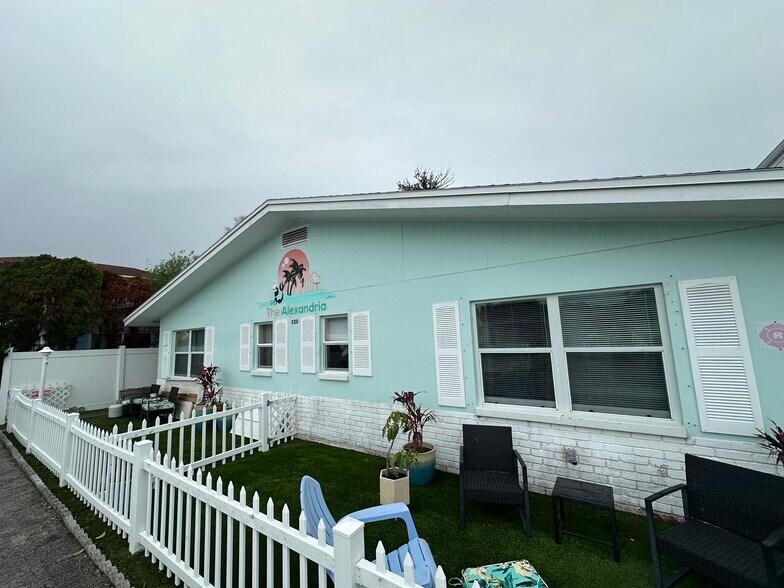 15 Rent + 1 Buildable Lot St. Pete Beach portefeuille de 3 biens à vendre sur LoopNet.fr - Photo de l’immeuble – Image 3 sur 16