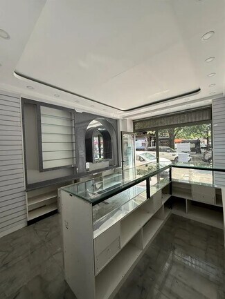 Plus de détails pour Local commercial à louer