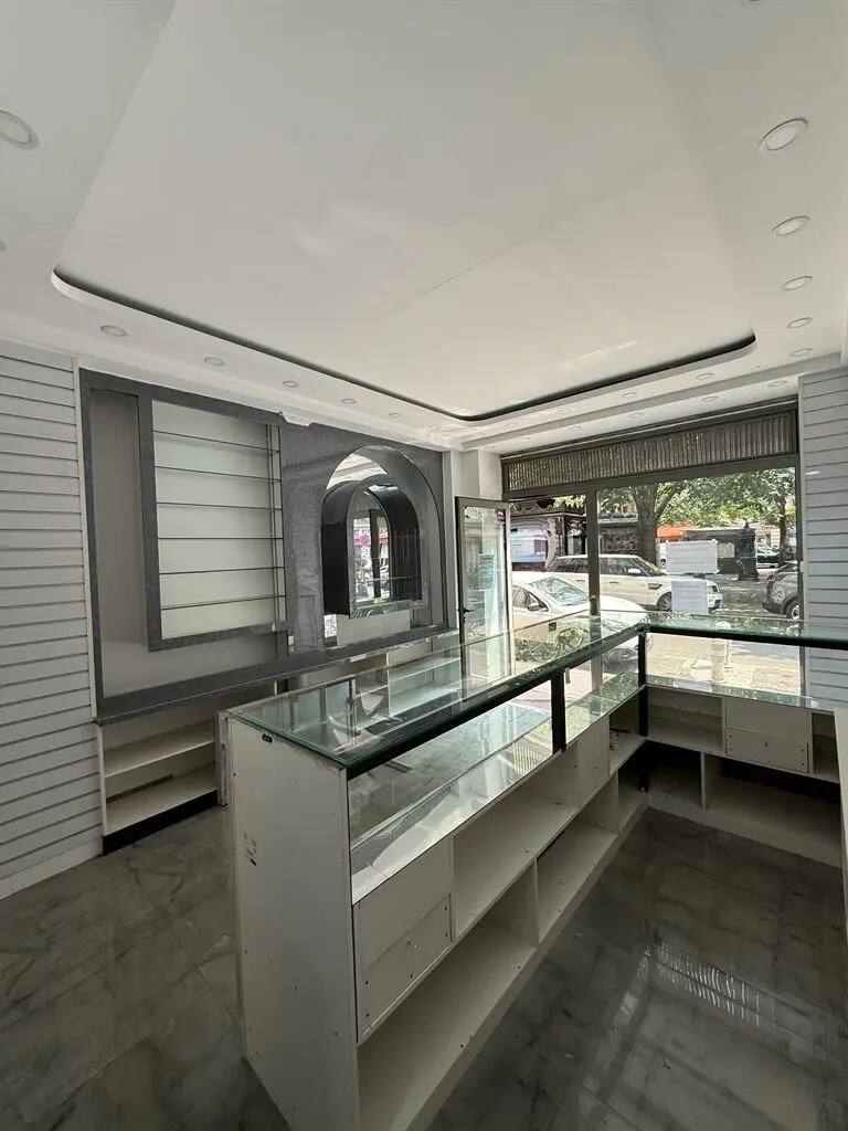 Local commercial dans Paris à louer Photo intérieure– Image 1 sur 8