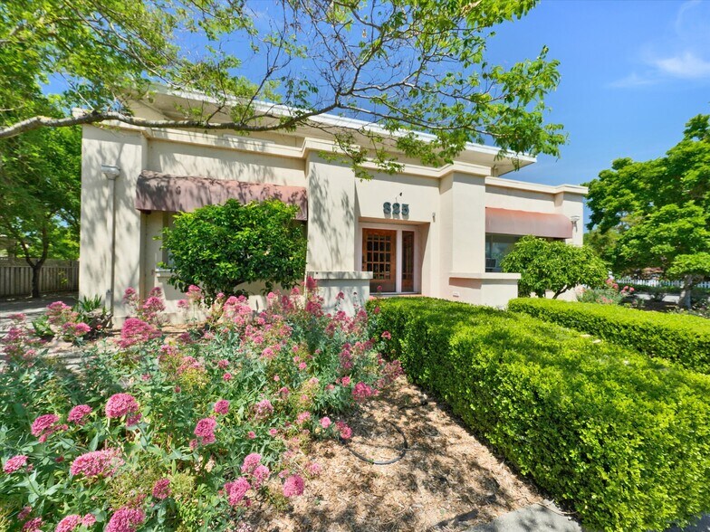 825 College Ave, Santa Rosa, CA à vendre - Photo de l’immeuble – Image 2 sur 36