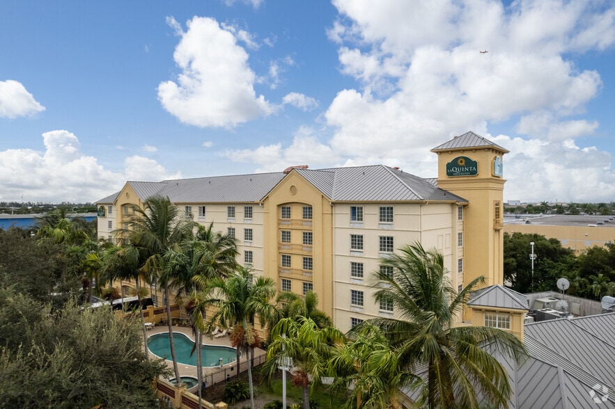 8730 NW 27th St, Miami, FL à vendre - Photo principale – Image 1 sur 10