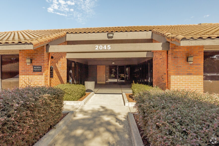 2045 Hurley Way, Sacramento, CA à vendre - Photo de l’immeuble – Image 3 sur 4