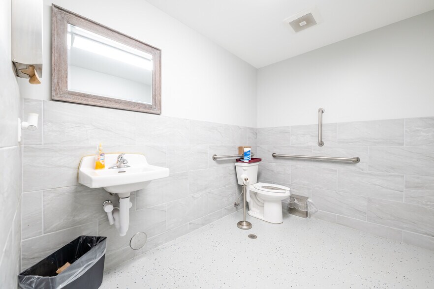315 E Main St, Benton Harbor, MI à louer - Photo de l’immeuble – Image 2 sur 2