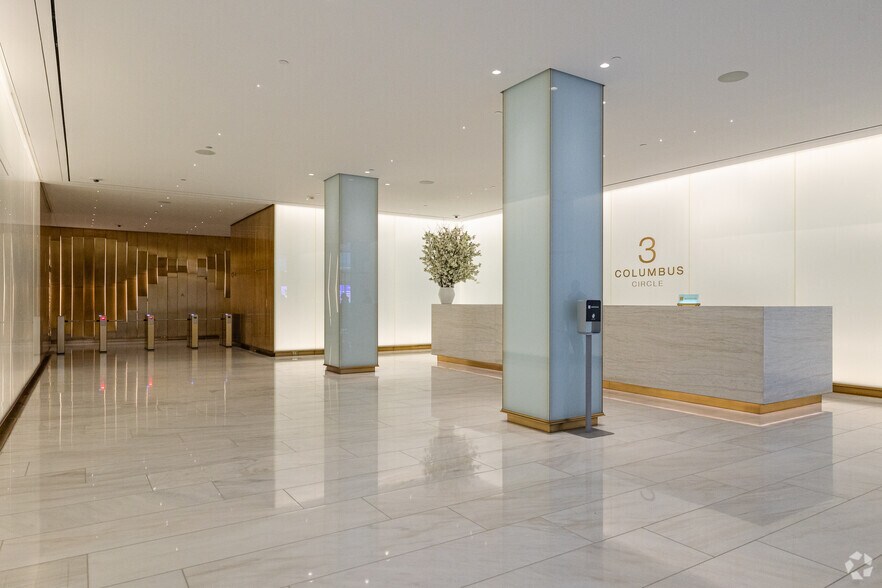 3 Columbus Cir, New York, NY à louer - Hall d’entrée – Image 2 sur 12