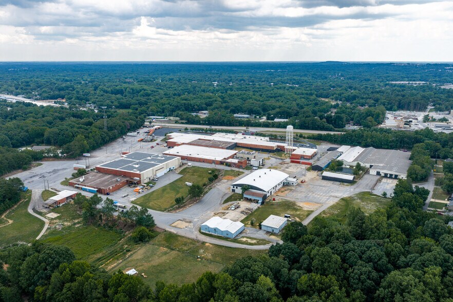 1801 Rutherford Rd, Greenville, SC à louer - Photo de l’immeuble – Image 3 sur 56