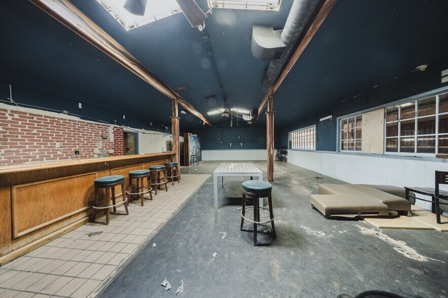 7277 Foothill Blvd, Tujunga, CA à louer - Photo de l’immeuble – Image 2 sur 14