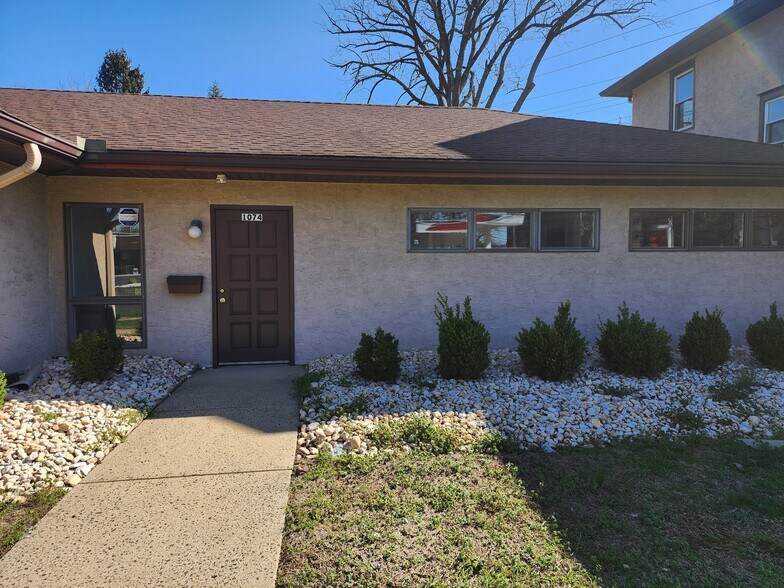 1074 Parkway Ave, Ewing, NJ à louer - Photo de l’immeuble – Image 2 sur 2