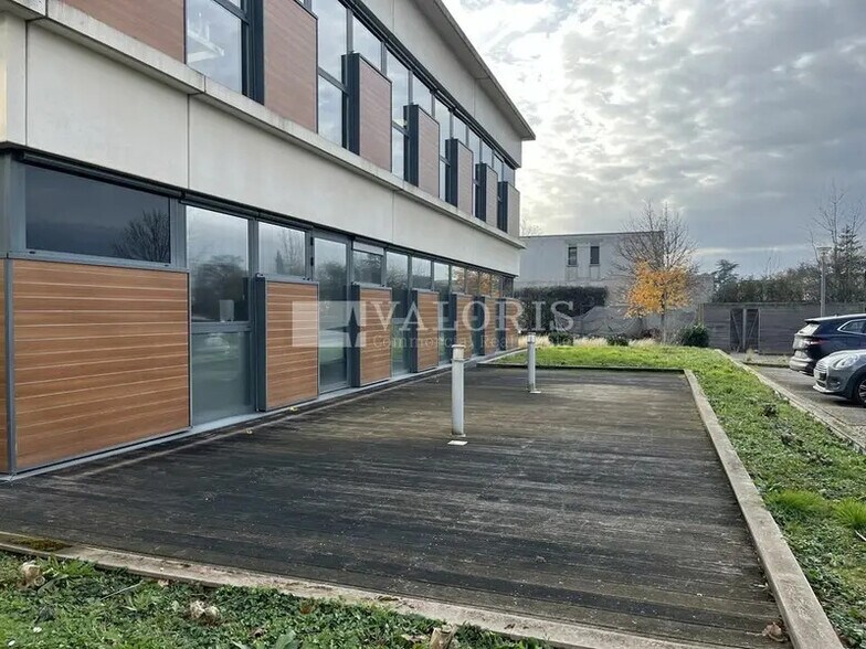 16-18 Chemin Des Cuers, Dardilly à louer - Photo de l’immeuble – Image 2 sur 11