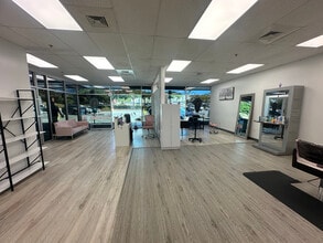 94-615 Kupuohi St, Waipahu, HI à louer Photo intérieure– Image 1 sur 3