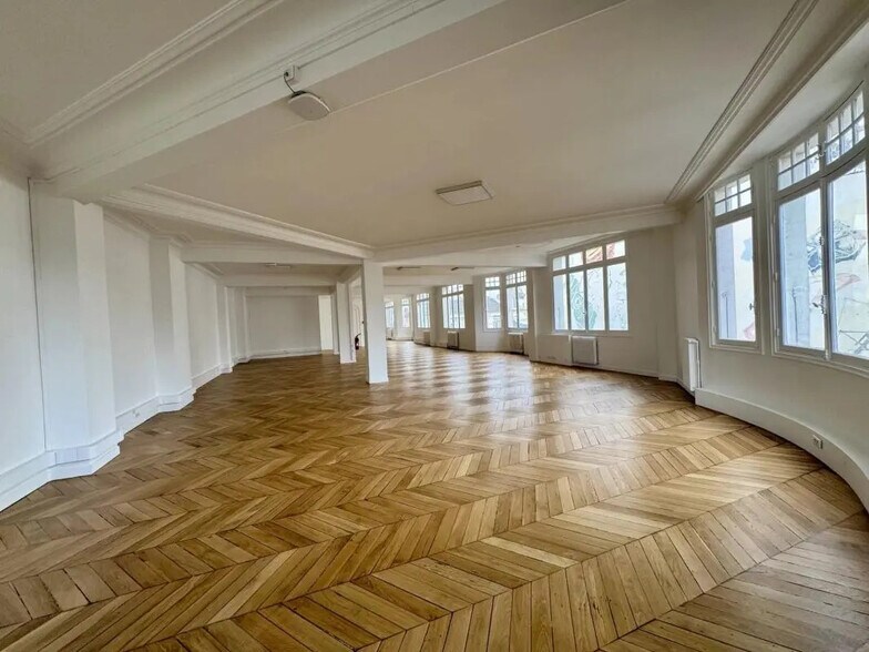 Bureau dans Paris à louer - Photo de l’immeuble – Image 2 sur 9