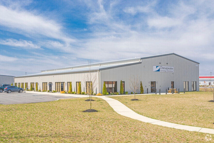 44191 Airport Rd, California, MD à louer - Photo principale – Image 1 sur 9