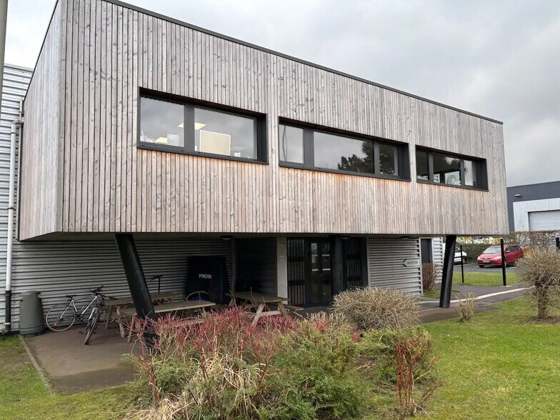 Local d’activités dans Orchies à louer - Photo de l’immeuble – Image 3 sur 4