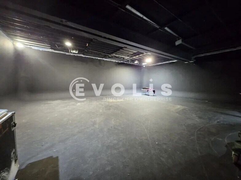 Bureau dans Ivry-sur-Seine à vendre - Photo de l’immeuble – Image 2 sur 25