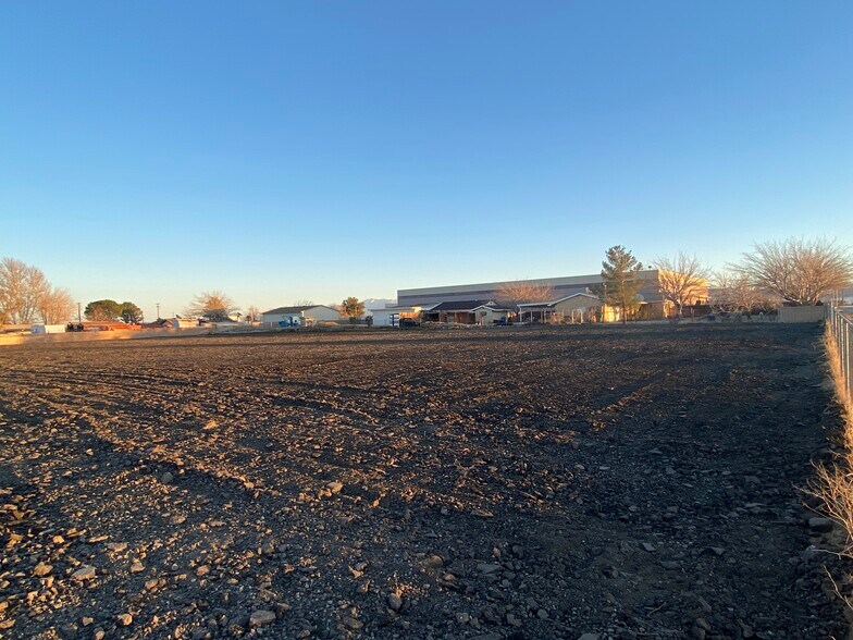 7th Street East, Lancaster, CA à vendre - Photo de l’immeuble – Image 1 sur 19