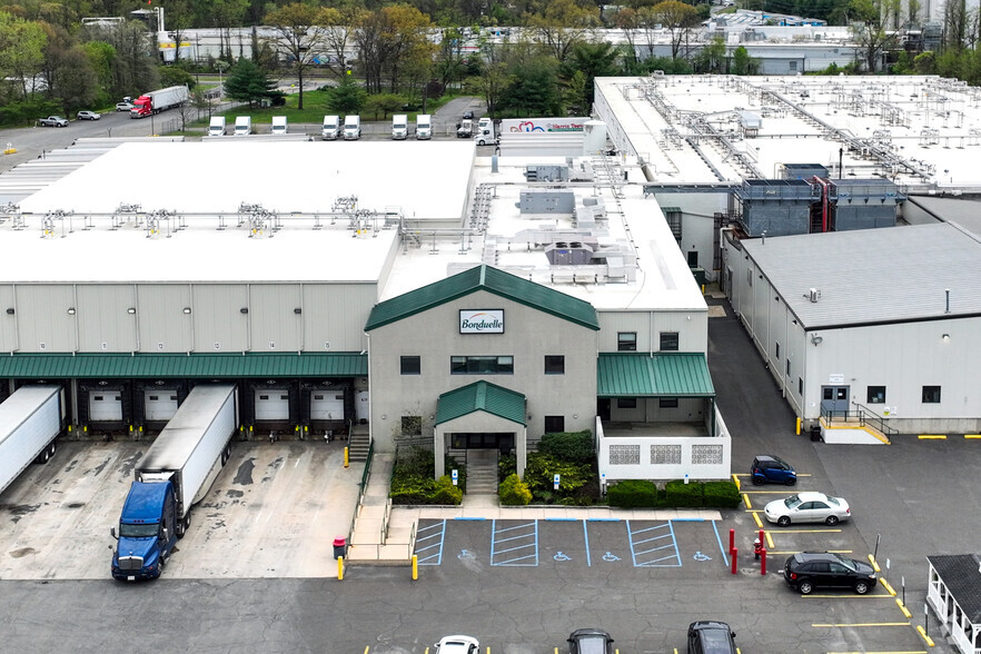 700 Railroad Ave, Florence, NJ à louer - Photo de l’immeuble – Image 3 sur 12