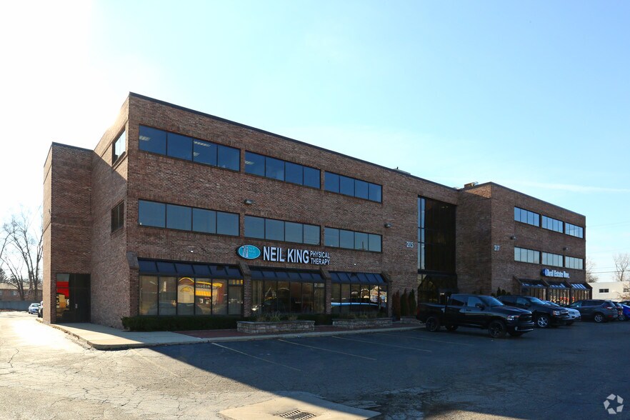 215-217 W Ann Arbor Rd, Plymouth, MI à louer - Photo principale – Image 1 sur 9