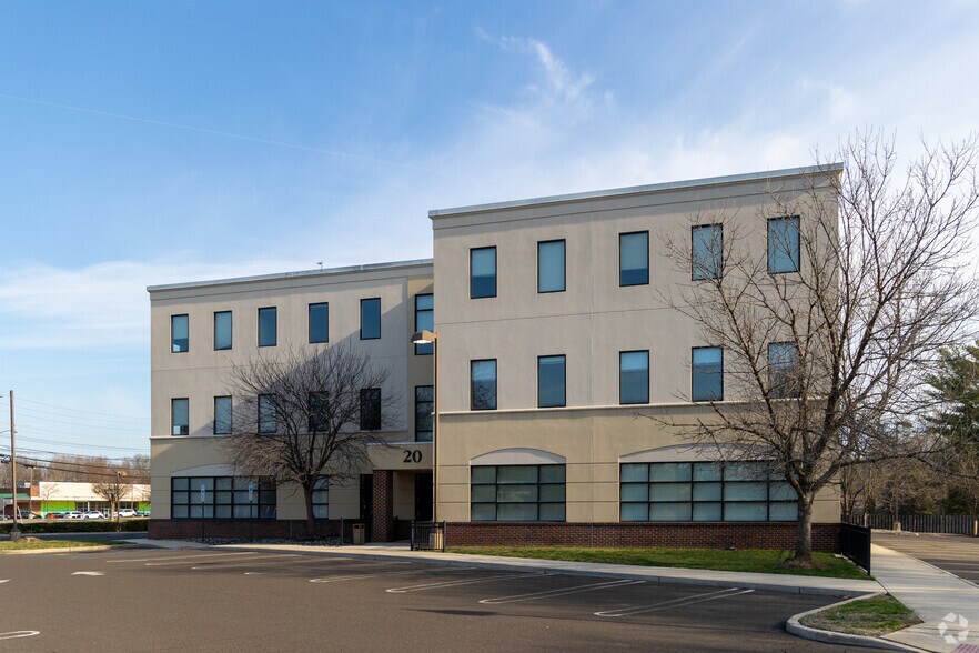 20 Scotch Rd, Ewing, NJ à louer - Photo de l’immeuble – Image 1 sur 5