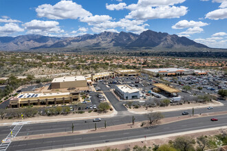 La Canada Dr, Oro Valley, AZ - VUE AÉRIENNE  vue de carte - Image1